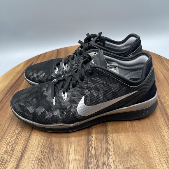 Nike Free TR Fit 5.0 Shoes Womens Size 7 Black Silver Running Training Walking - Picture 3 of 8